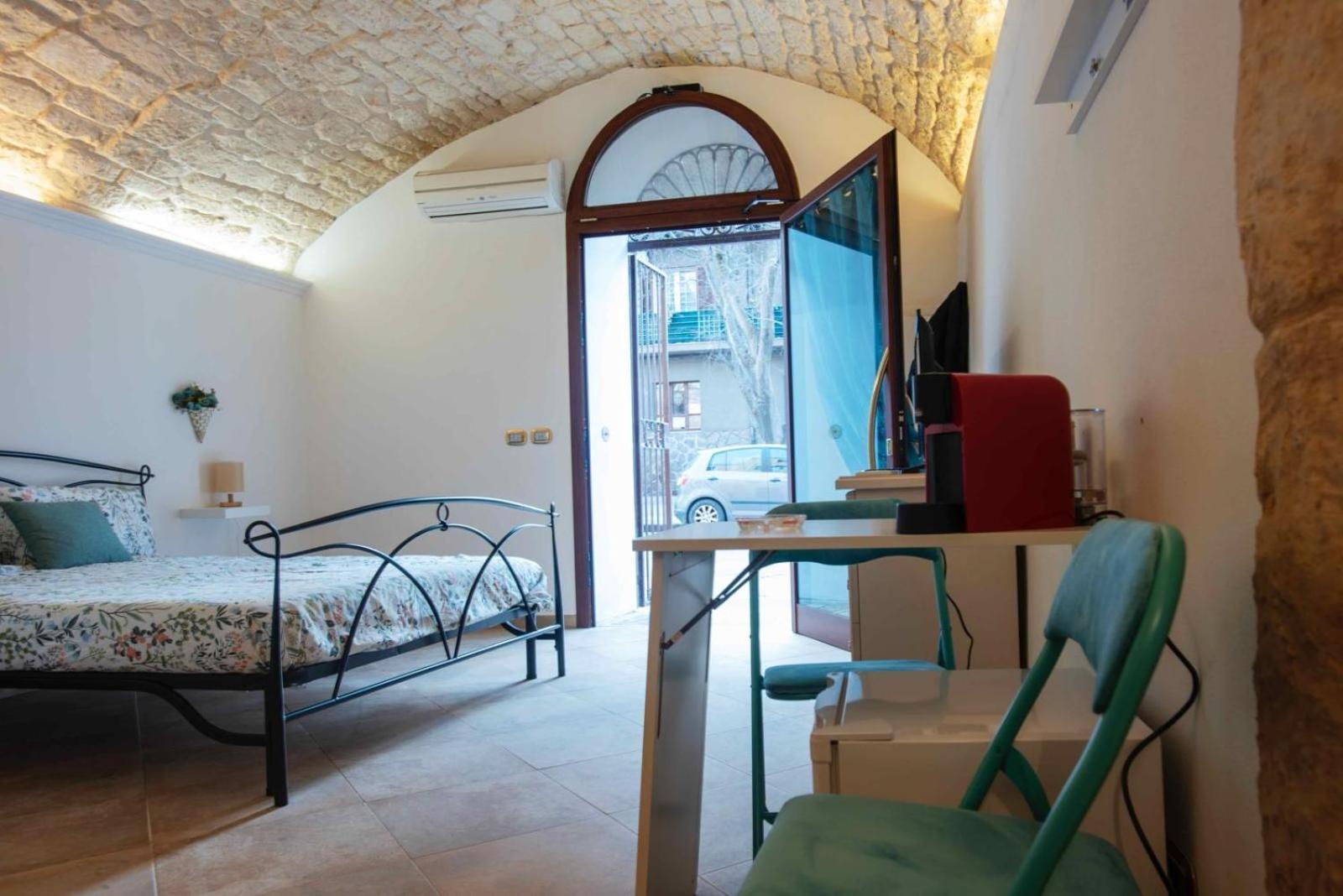 Domatio Melissa Hotel Sassari Bagian luar foto